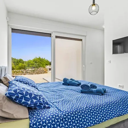 Karolina By * Stokovci