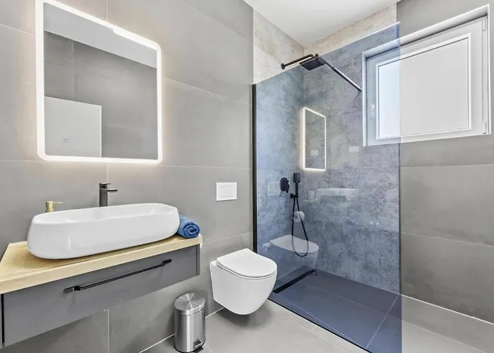 Karolina By Stokovci